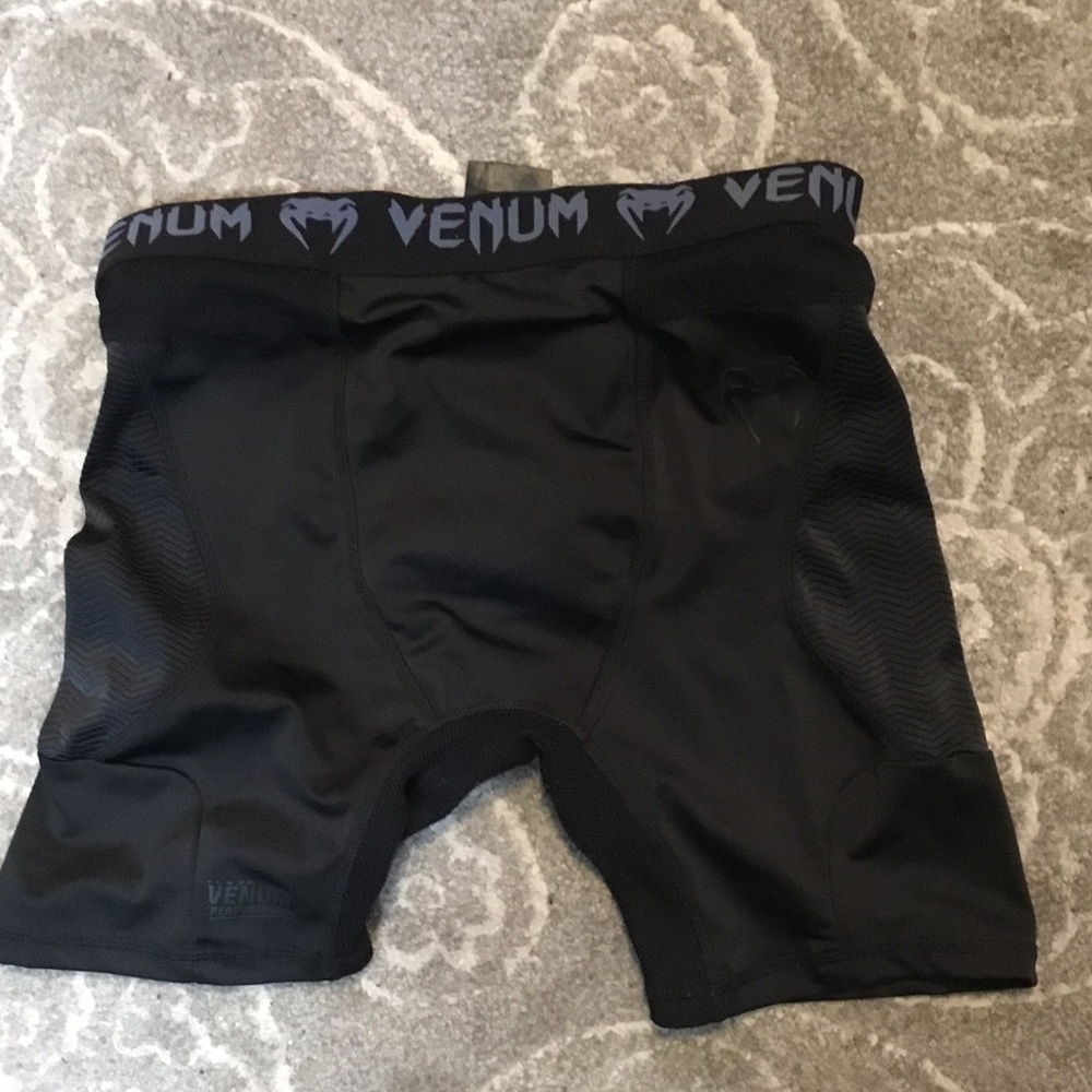 Venum Black Training Shorts size Large